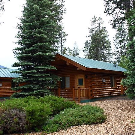 Silverwolf Log Chalets Coram ภายนอก รูปภาพ