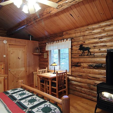 Silverwolf Log Chalets Coram ภายนอก รูปภาพ
