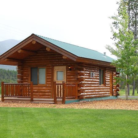 Silverwolf Log Chalets Coram ภายนอก รูปภาพ