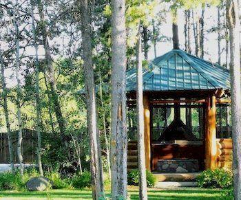 Silverwolf Log Chalets Coram ภายนอก รูปภาพ