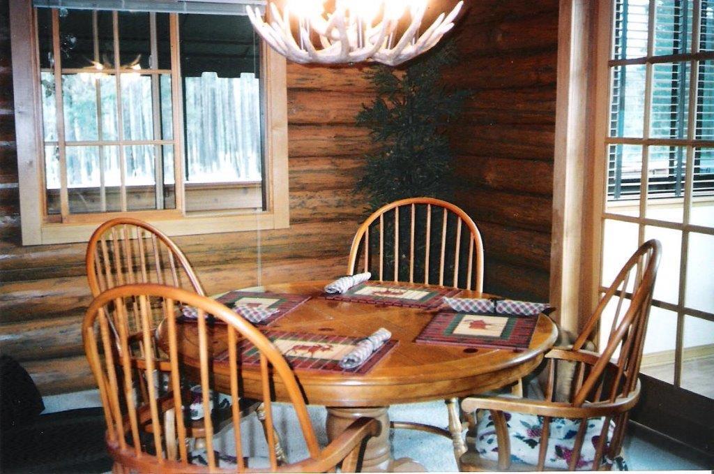 Silverwolf Log Chalets Coram ภายนอก รูปภาพ