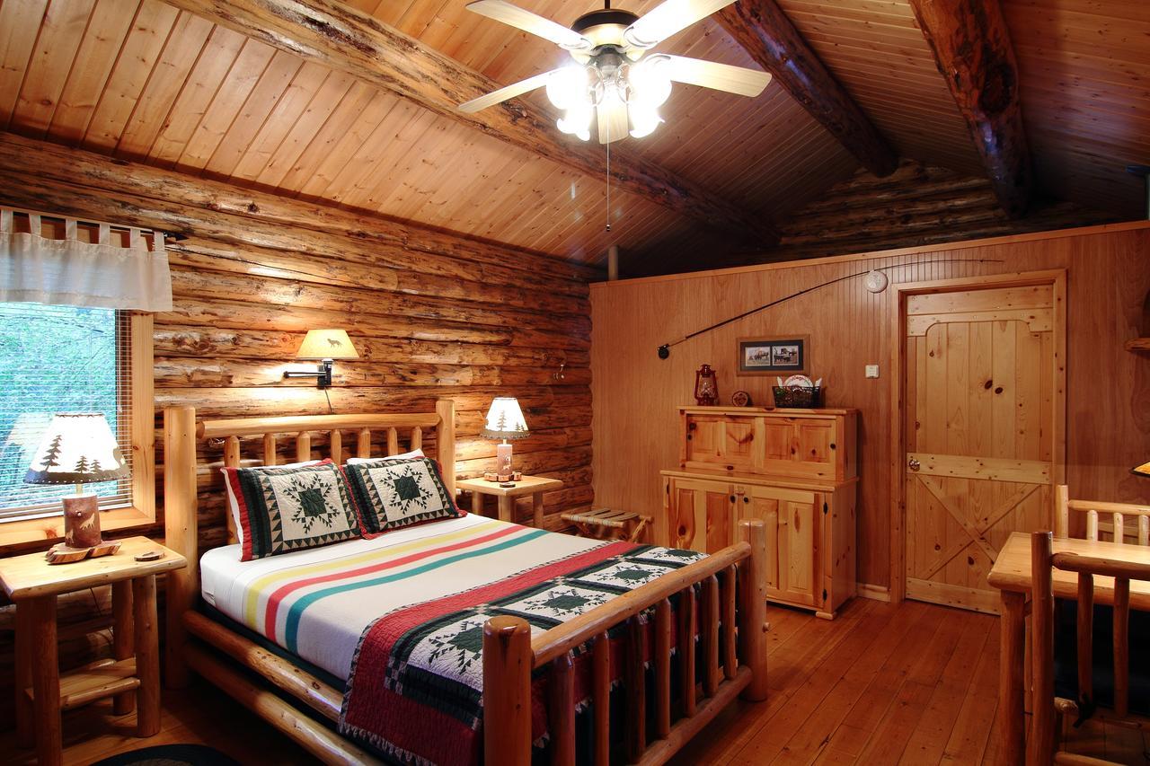 Silverwolf Log Chalets Coram ภายนอก รูปภาพ